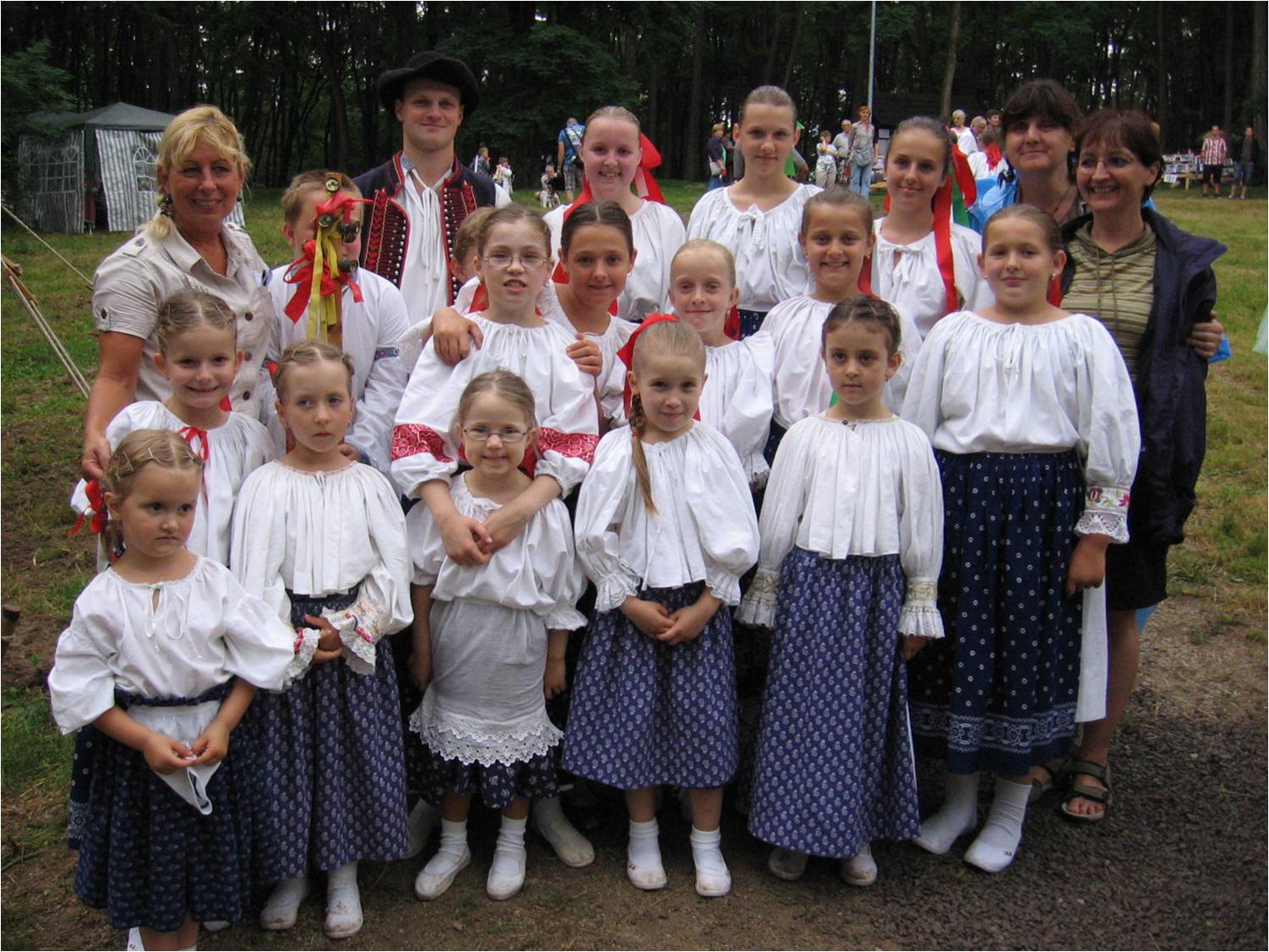 Fotogaléria FS a DSF Sielnica vystupovali v Lesoparku na Folklórnych slávnostiach (7) FS a DSF Sielnica vystupovali v Lesoparku na Folklórnych slávnostiach