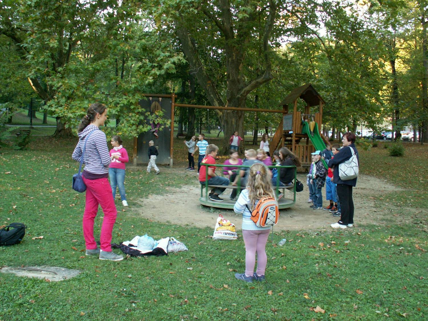 Fotogaléria MŠ 2012 - Zber gaštanov (5) MŠ 2012 - Zber gaštanov
