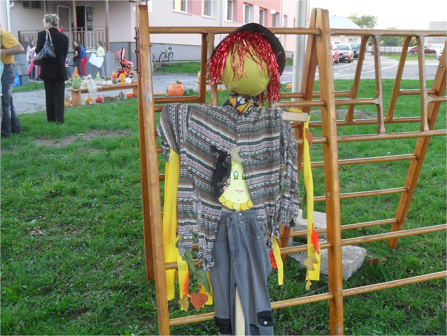 Fotogaléria Deti z MŠ sa stretli so strašiakom 2012 (6) Deti z MŠ sa stretli so strašiakom 2012