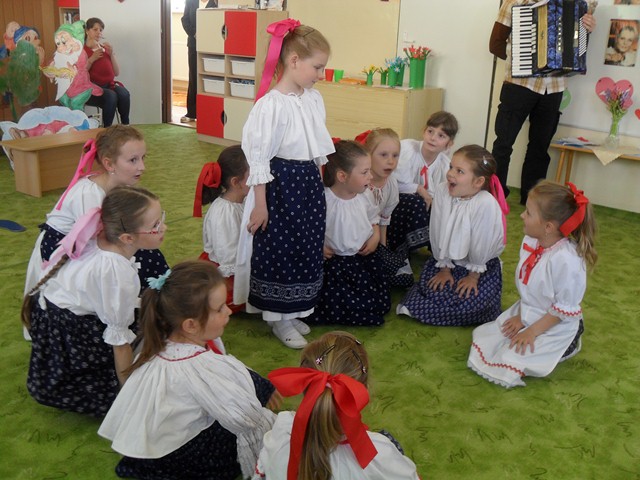 Fotogaléria MŠ - Deň matiek 2014 (9) MŠ - Deň matiek 2014