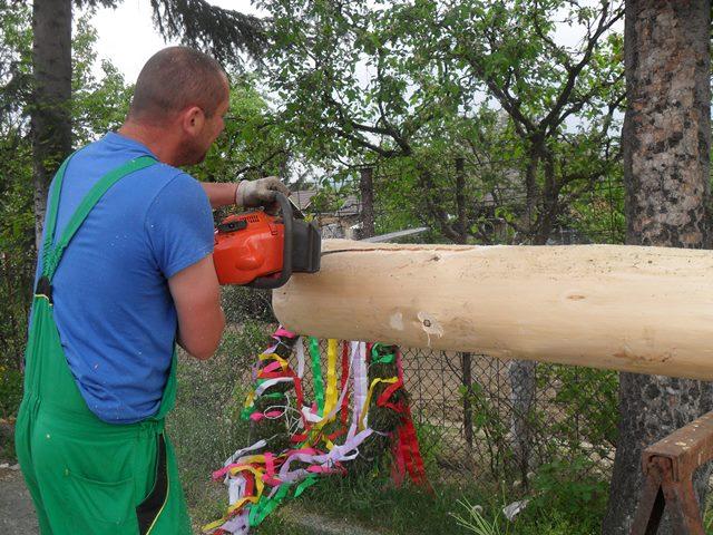 Fotogaléria MŠ - Zdobenie mája (11) MŠ - Zdobenie mája